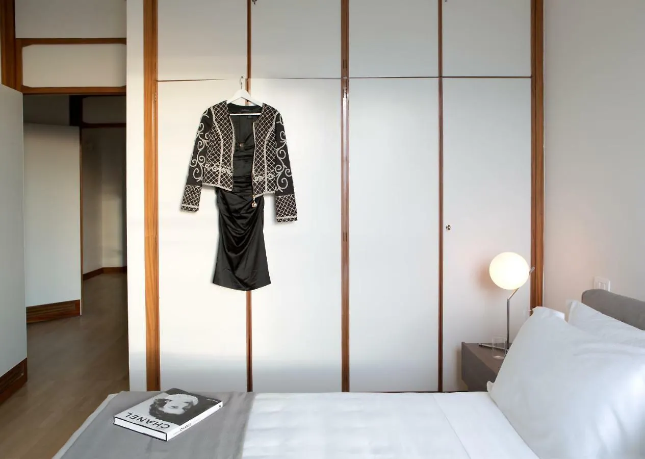 Domux Home Torre Velasca Mailand Italien