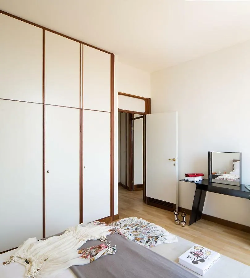 Domux Home Torre Velasca Mailand Italien
