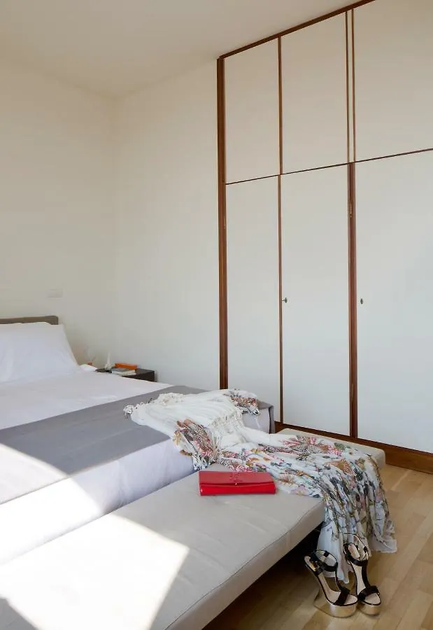 Domux Home Torre Velasca Mailand Italien