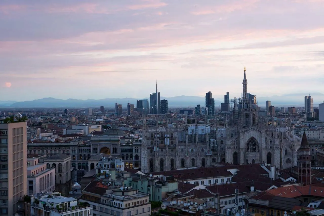 Domux Home Torre Velasca Mailand Italien